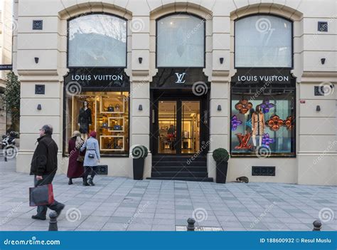 louis vuitton istanbul store.